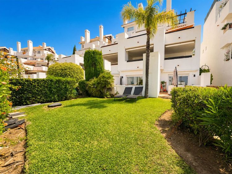 Apartment | Resale in Los Monteros in Los Monteros, Costa del Sol - Photo 4