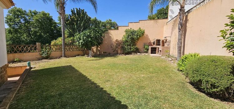 House | Resale in El Rosario in El Rosario, Costa del Sol - Photo 3