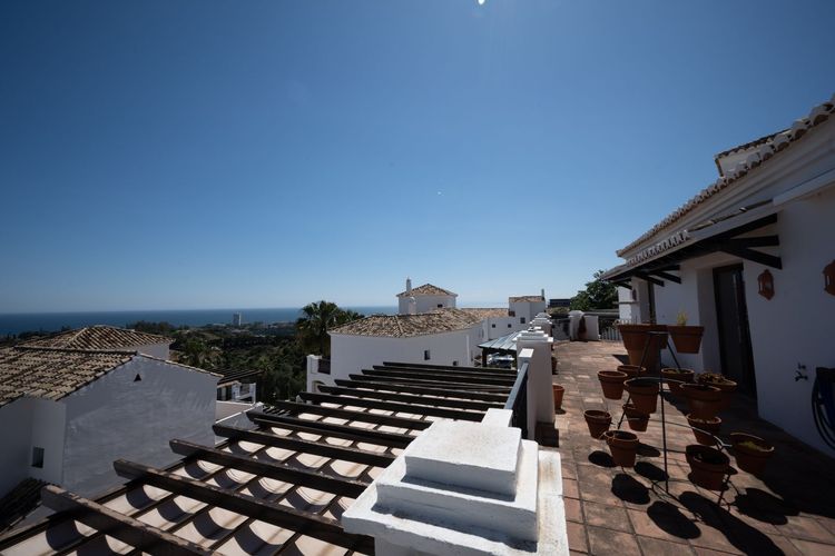 Penthouse | Resale in Altos de los Monteros in Altos de los Monteros, Costa del Sol - Photo 2