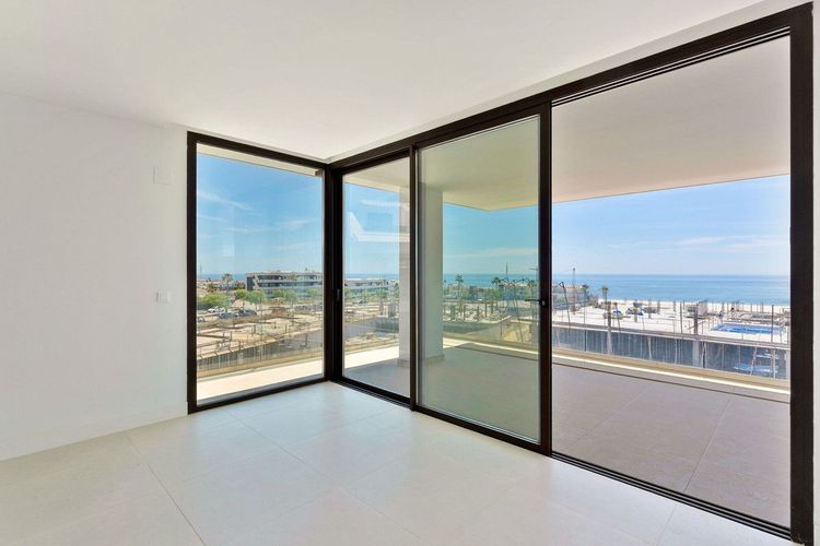 Apartment | Resale in Fuengirola in Fuengirola Others, Costa del Sol - Photo 3