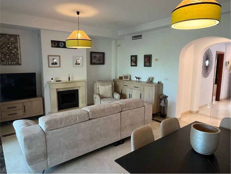 House | Resale in Estepona in Estepona, Costa del Sol - Photo 4