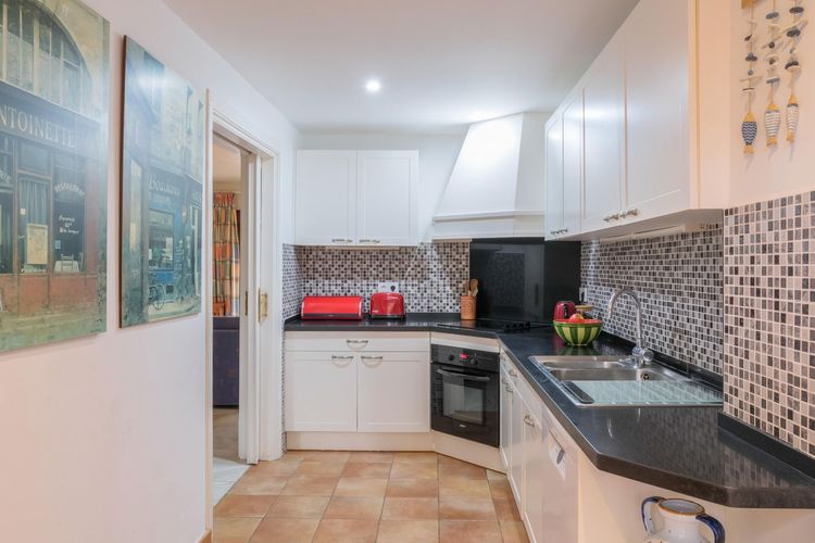 House | Resale in La Duquesa in La Duquesa, Costa del Sol - Photo 3