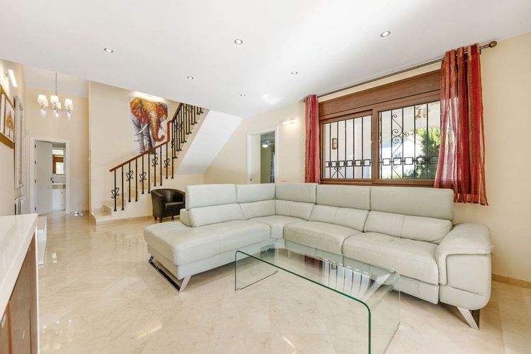 House | Resale in Atalaya in Atalaya, Costa del Sol - Photo 3