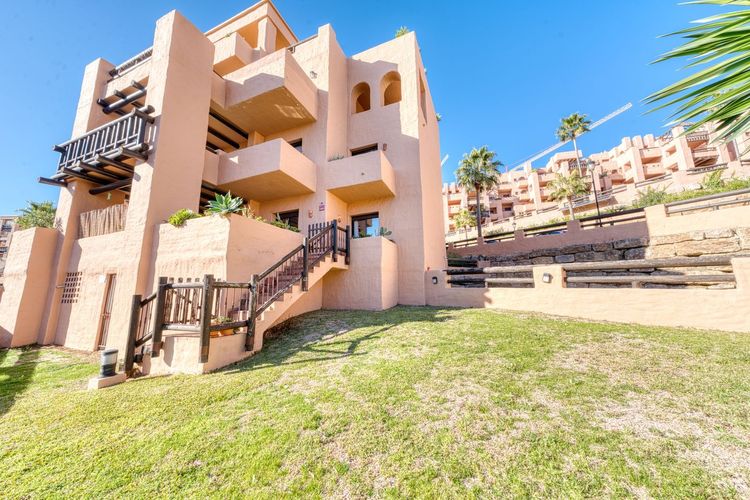 Apartment | Resale in La Duquesa in La Duquesa, Costa del Sol - Photo 2