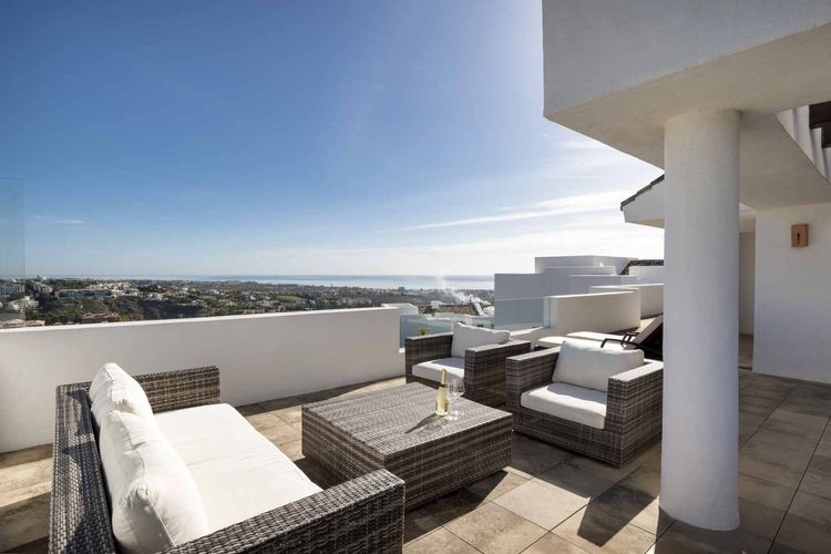 Penthouse | Resale in New Golden Mile in New Golden Mile, Costa del Sol - Photo 3