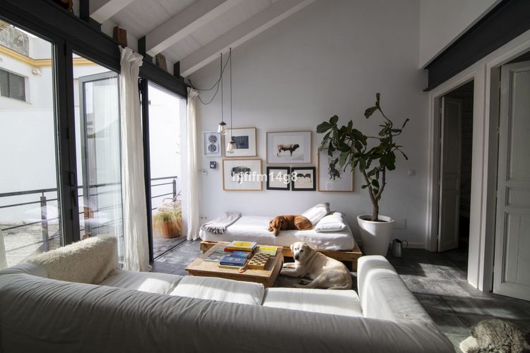 House | Resale in Estepona in Estepona, Costa del Sol - Photo 2
