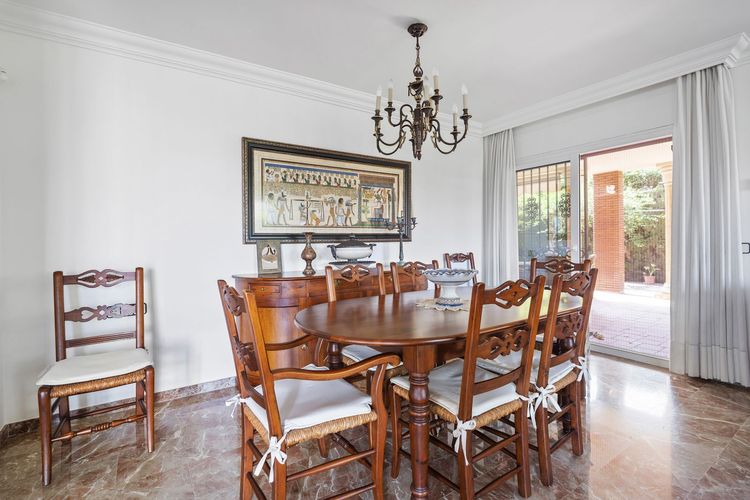 House | Resale in Alhaurín de la Torre in Alhaurín de la Torre, Costa del Sol - Photo 4
