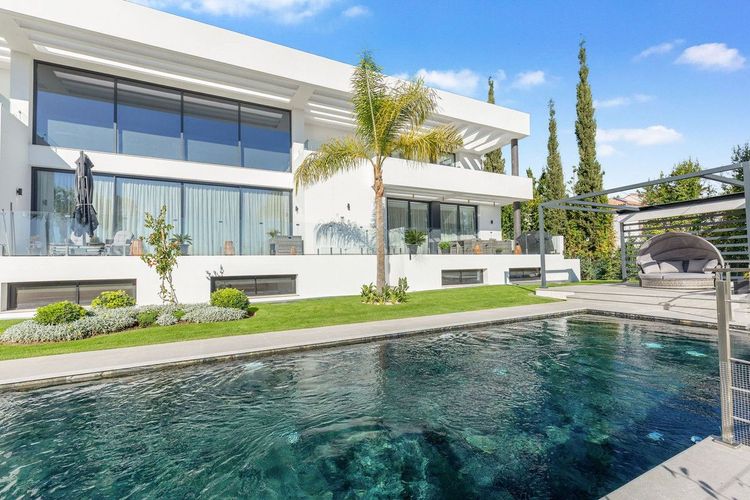 House | Resale in El Paraiso - Development photo 1