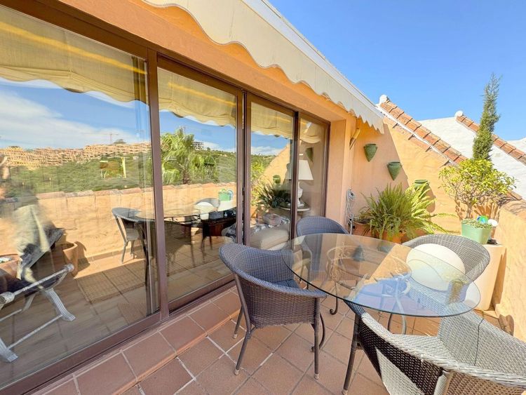 Penthouse | Resale in La Duquesa in La Duquesa, Costa del Sol - Photo 2