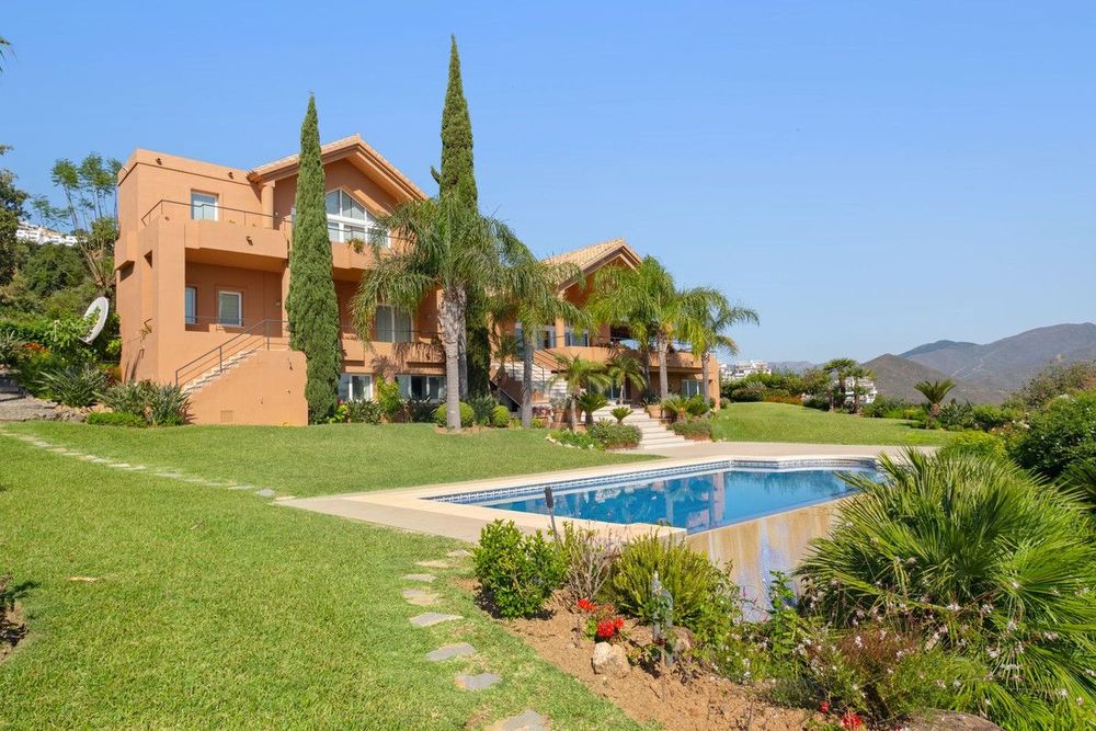 House | Resale in La Mairena in La Mairena, Costa del Sol - Main property photo
