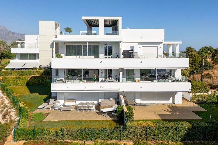 listing card gallery