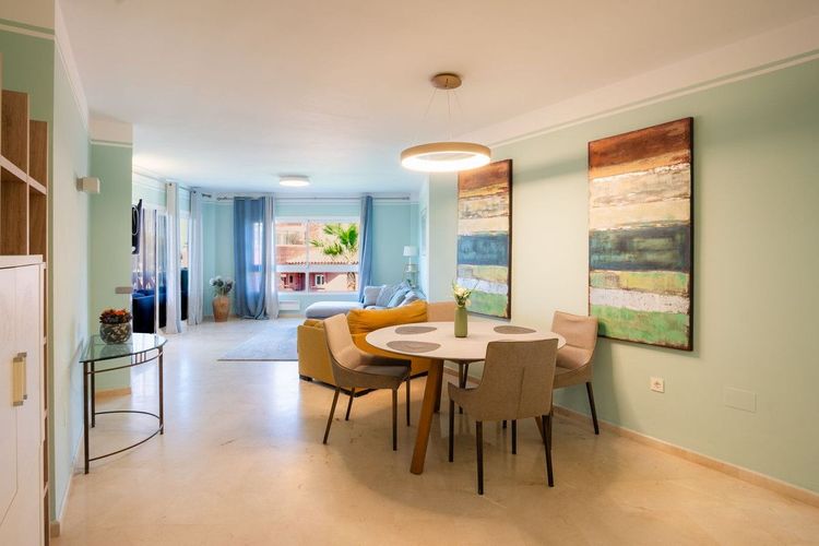 Apartment | Resale in Elviria in Elviria, Costa del Sol - Photo 2