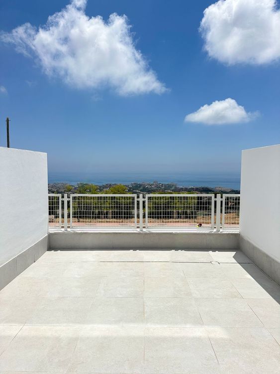 listing card gallery