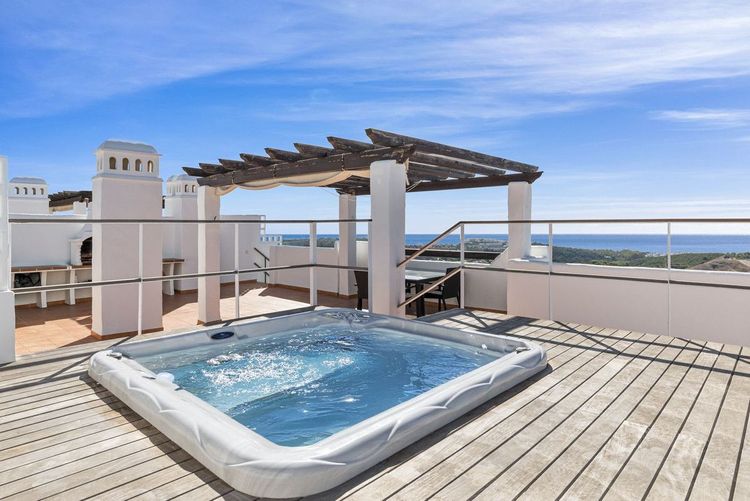 Penthouse | Resale in Doña Julia in Doña Julia, Costa del Sol - Photo 2