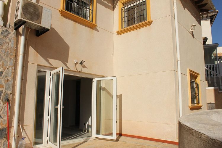 House | Resale in La Zenia in La Zenia, Costa Blanca - Photo 5
