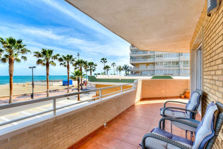 Apartment | Resale in Fuengirola in Fuengirola Others, Costa del Sol - Photo 2