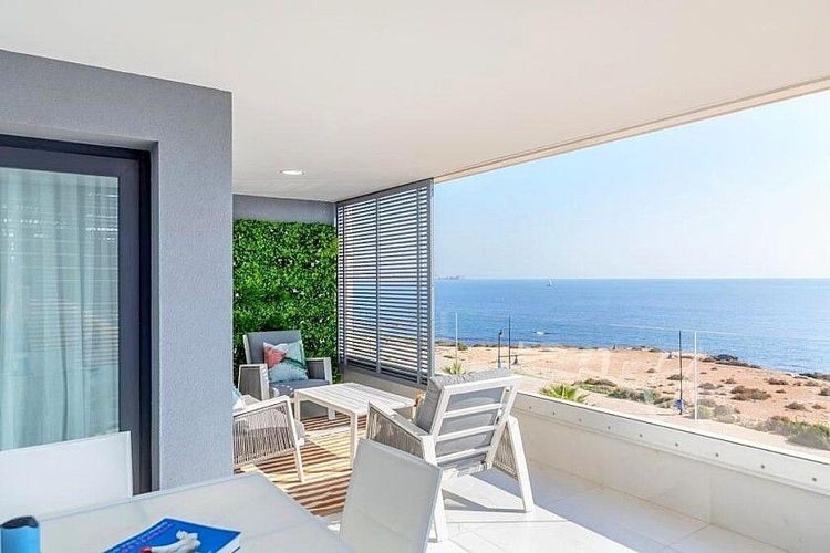 Apartment | Resale in Punta Prima in Punta Prima, Costa Blanca - Photo 2
