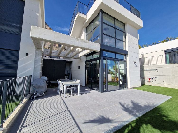 House | Resale in Polop in Polop, Costa Blanca - Photo 3