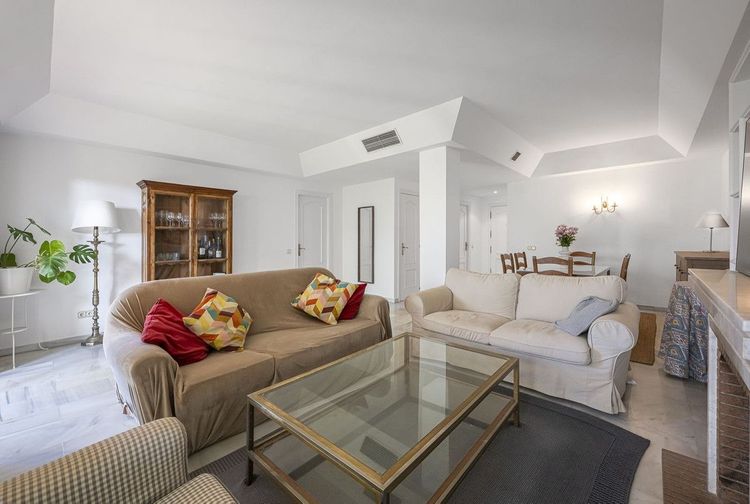 House | Resale in Estepona in Estepona, Costa del Sol - Photo 5