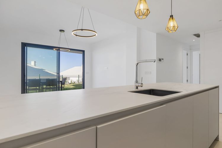 Apartment | Resale in Fuengirola in Fuengirola Others, Costa del Sol - Photo 3