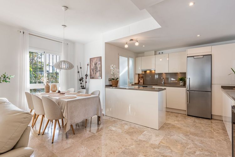 Penthouse | Resale in Nueva Andalucía in Nueva Andalucía Others, Costa del Sol - Photo 2