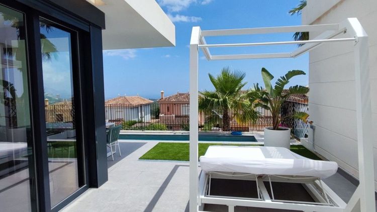 House | Resale in Polop in Polop, Costa Blanca - Photo 2