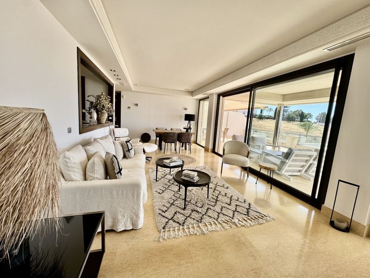 Apartment | Resale in Nueva Andalucía in Nueva Andalucía Others, Costa del Sol - Photo 5