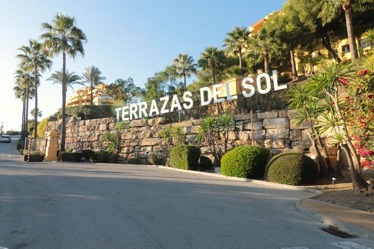 Apartment | Resale in New Golden Mile in New Golden Mile, Costa del Sol - Photo 4