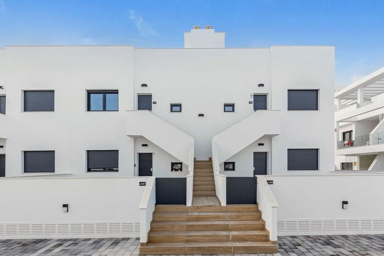 Penthouse | Resale in Torrevieja in Torrevieja, Costa Blanca - Photo 2