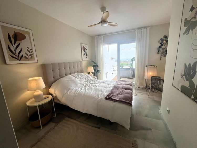 Apartment | Resale in El Paraiso in El Paraiso, Costa del Sol - Photo 4