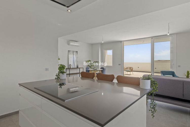 Penthouse | Resale in Estepona in Estepona, Costa del Sol - Photo 3