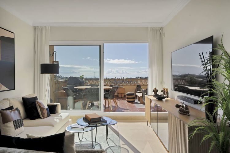 Apartment | Resale in Elviria in Elviria, Costa del Sol - Photo 4