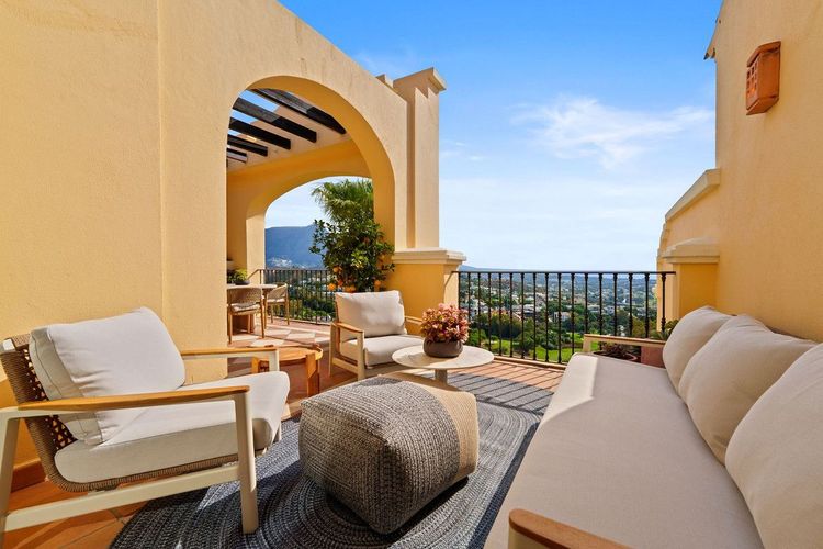 Penthouse | Resale in Benahavís in Benahavís Others, Costa del Sol - Photo 3