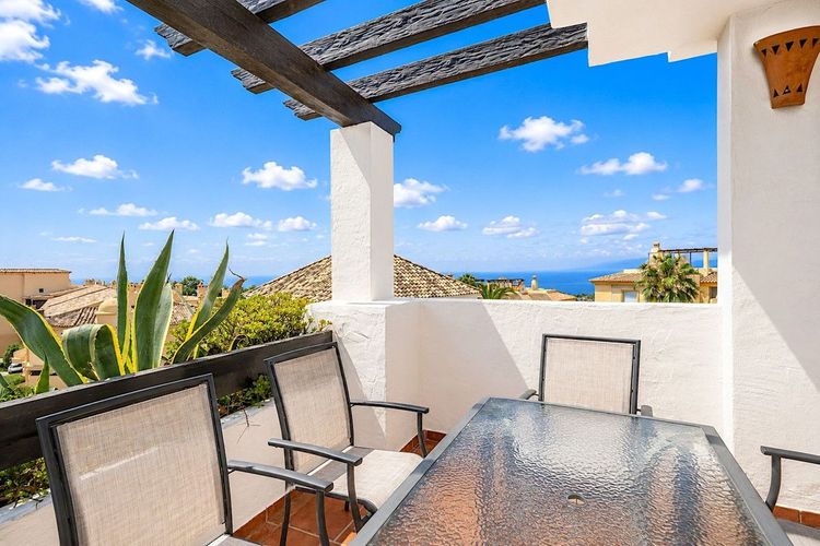 Apartment | Resale in Calahonda in Calahonda, Costa del Sol - Photo 3