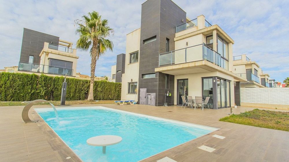 House | Resale in Lomas de Cabo Roig in Lomas de Cabo Roig, Costa Blanca - Main property photo