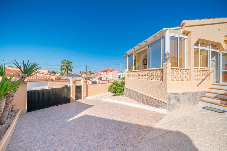House | Resale in Ciudad Quesada in Ciudad Quesada, Costa Blanca - Photo 3