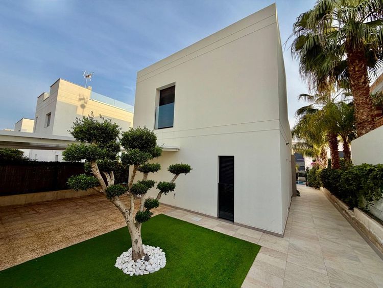 House | Resale in Rojales in Rojales, Costa Blanca - Photo 2