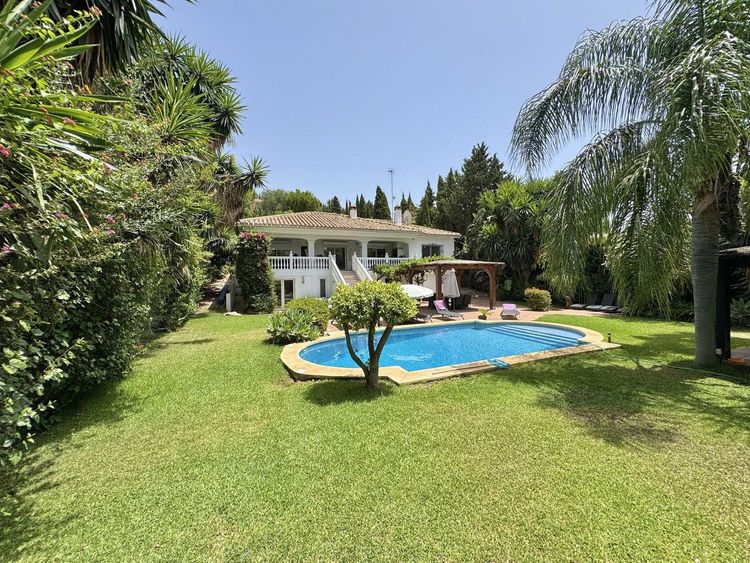 House | Resale in Sierrezuela in Sierrezuela, Costa del Sol - Photo 2