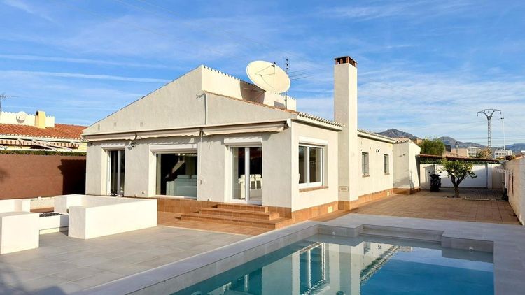 House | Resale in El Campello in El Campello, Costa Blanca - Photo 4