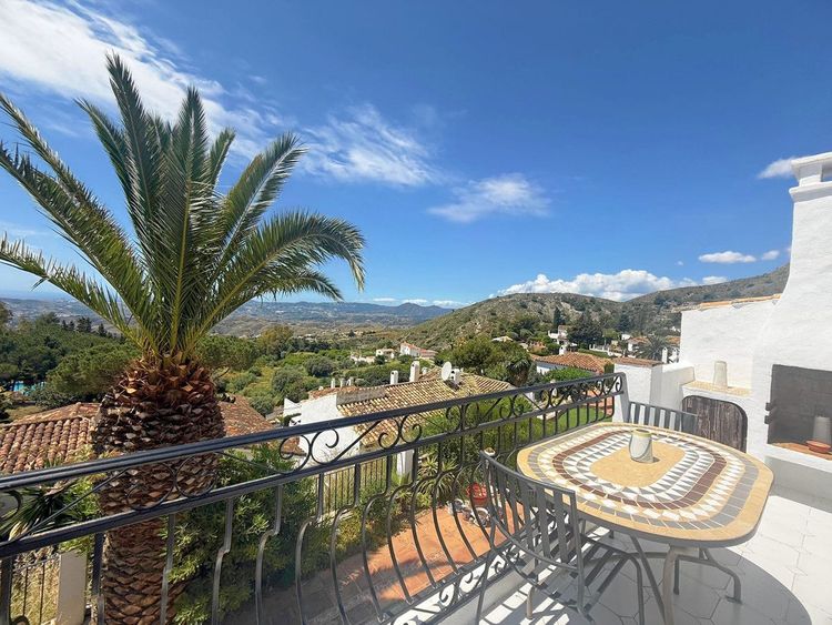 House | Resale in Mijas in Mijas Others, Costa del Sol - Photo 3