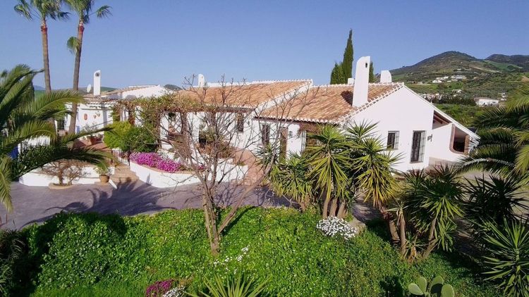 House | Resale in Villanueva De La Concepcion in Villanueva De La Concepcion, Costa del Sol - Photo 2