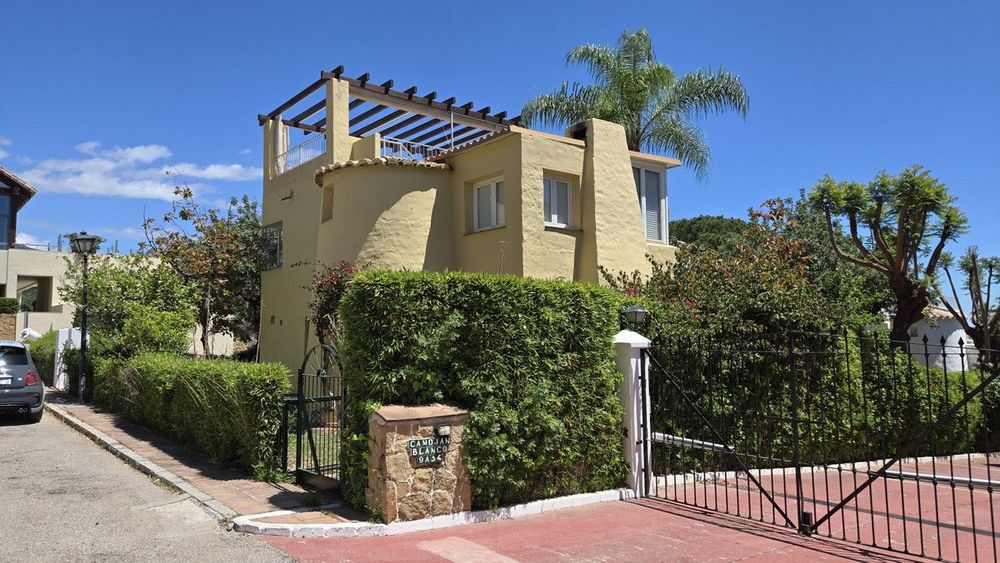 House | Resale in The Golden Mile in The Golden Mile, Costa del Sol - Main property photo