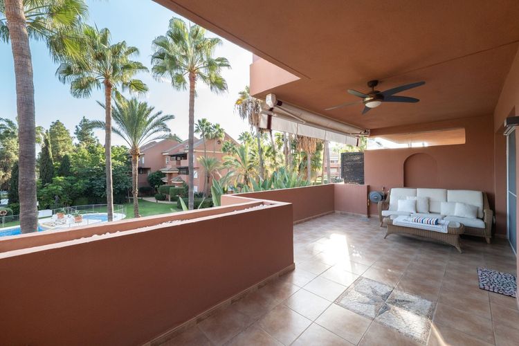 Apartment | Resale in Puerto Banús in Puerto Banús, Costa del Sol - Photo 4