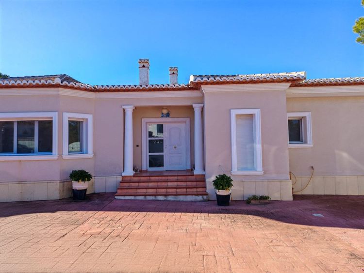 House | Resale in Moraira in Moraira, Costa Blanca - Photo 5