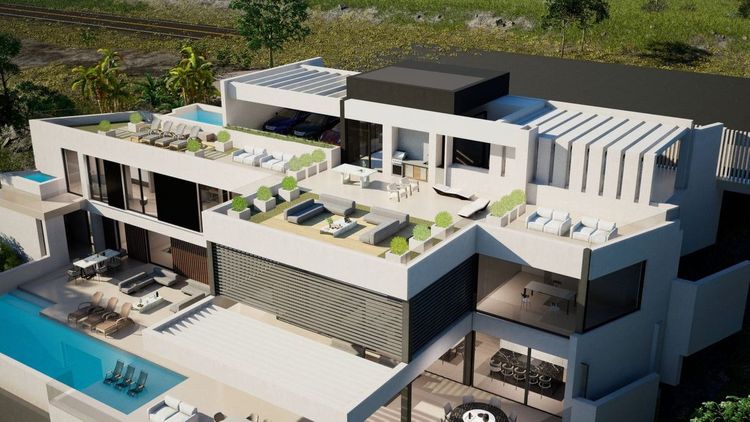 House | Resale in Los Monteros in Los Monteros, Costa del Sol - Photo 3