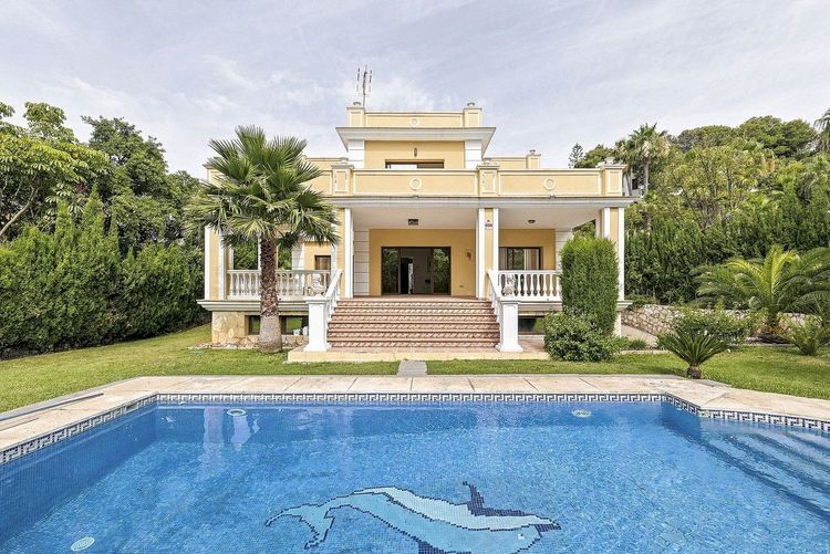 House | Resale in Hacienda Las Chapas in Hacienda Las Chapas, Costa del Sol - Photo 2