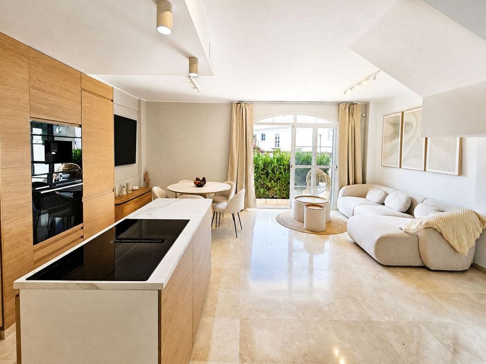 House | Resale in La Duquesa in La Duquesa, Costa del Sol - Main property photo