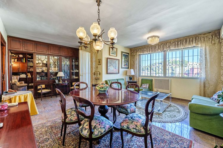 listing card gallery
