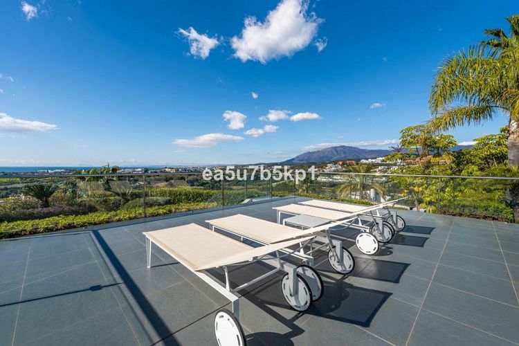 House | Resale in Benahavís in Benahavís Others, Costa del Sol - Photo 4
