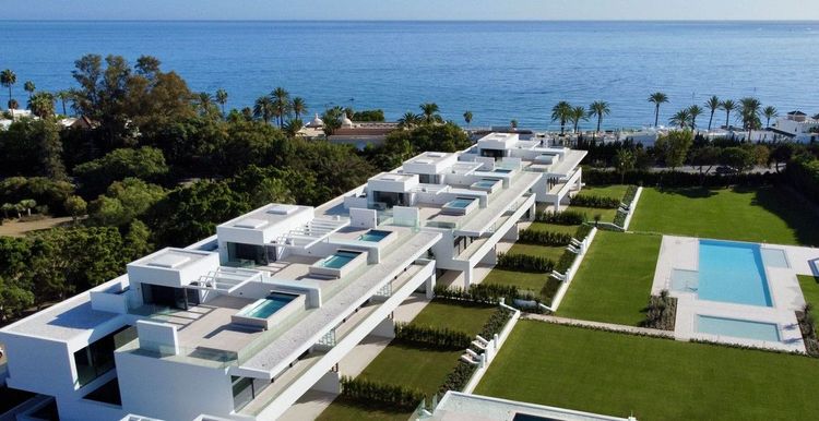 House | Resale in The Golden Mile in The Golden Mile, Costa del Sol - Photo 2